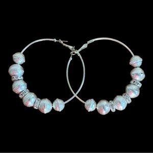 Silver color hops 2 3/4” with faux diamonds in excellent condition